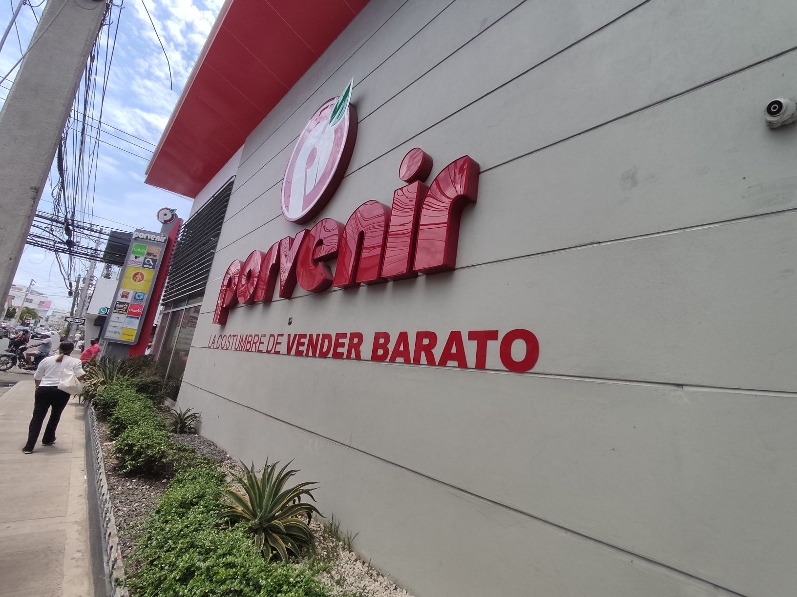 Entrada de Supermercado Gran Porvenir